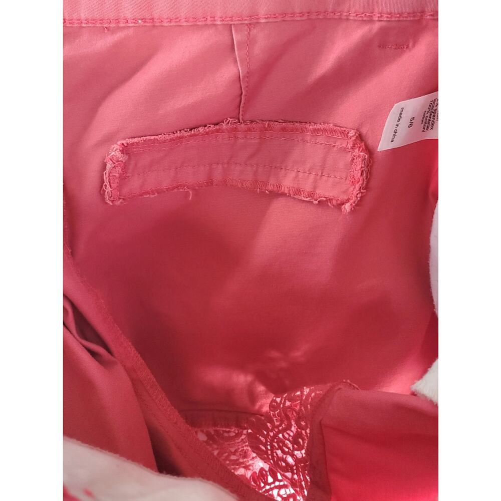 2/$15 MAURICES Distressed Coral Lace Trimmed Mid Rise Shorts in Women's Size 5/6 - Picture 13 of 16